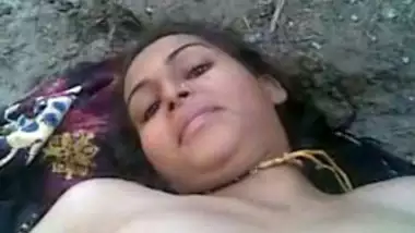 Desi village bhabi fucking in field