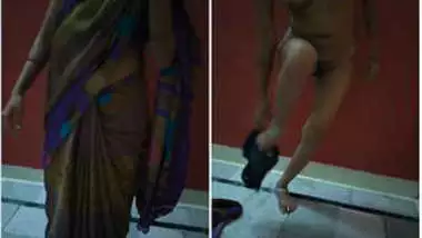 Skinny Desi teen takes off sari to show her small XXX tits and not only