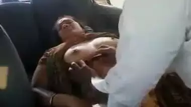 Mallu aunty outdoor sex in car with hubby’s friend mms