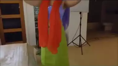 PAKISTANI Randi MAHREEN in Hotel Room