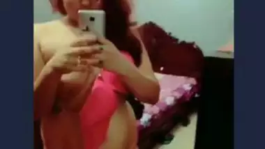 Desi girl showing her big boobs