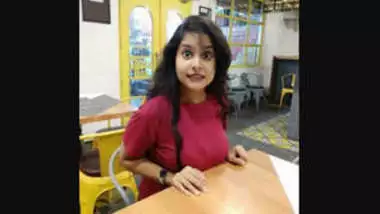 Beautiful Desi girl New Leaked MMS