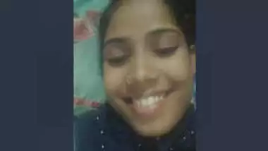 Cute Desi Girl Showing Boobs