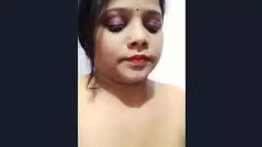 Beautiful Sexy Desi Bhabi Showing