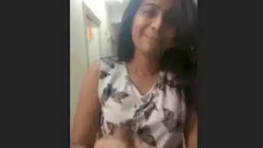 Hot desi Gf giving BJ to Lover