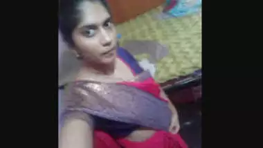 Desi Girl Shows her Big Boos