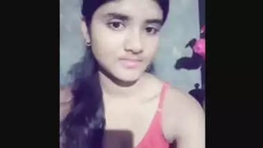 Cute Desi Girl Showing her Boobs