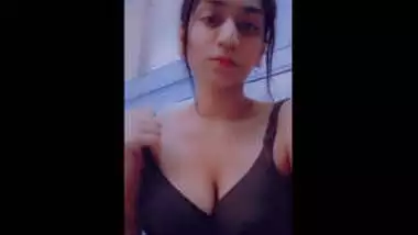 Beautiful Sexy Paki Girl Showing And Fingering Leaked 5 Clips Part 5