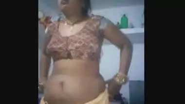 Desi Bhabhi Shows her Boobs and Pussy