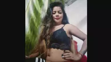 Sexy Desi Girl Shows Her Boobs Part 2