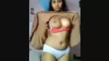 Indian Top Sexy And Hot Babe Captured Her Nude Vdo