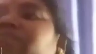 Desi Bhabhi Shows her Pussy