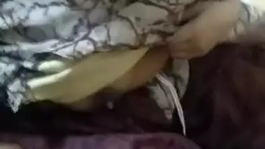 Mature bhabhi giving handjob