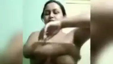 Beautiful Bhabi Showing And Bathing