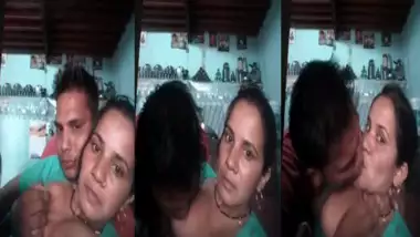 Punjabi boob sucking video exposed on cam