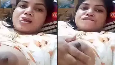 Bangladeshi housewife showing boobs on video call