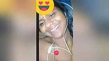 Today Exclusive- Sexy Tamil Bhabhi Showing Her Boobs And Pussy To Lover On Video Call