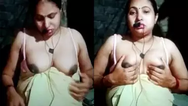 Desi Village Bhabhi exposed her nude big boobs on live cam