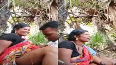 Desi couple hot sex under tree