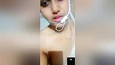 Today Exclusive- Cute Desi Girl Showing Her Boobs