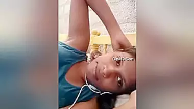 Cute Lankan Girl Shows Her Boobs