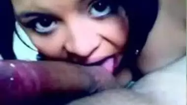 Teen Indian girlfriend homemade blowjob video