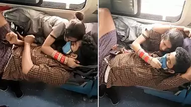 Desi cute lover romance In train caught on cam, Desi mms leaked