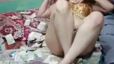 Erotic Desi naked dance show MMS movie scene