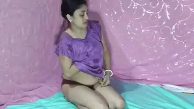 XXX stud roughly fucks the horny Desi woman behind pink curtains