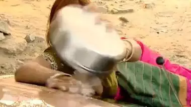 Car wash Indian aunty sex movie exposing large bumpers Hindi Audio