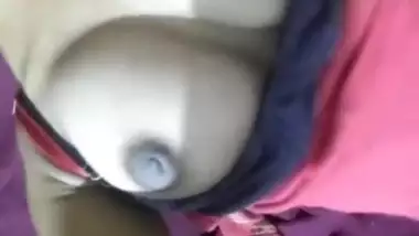 Desi Girl Shows Boobs