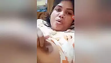 Desi Bhabhi Shows Her Boobs To Lover On Video Call