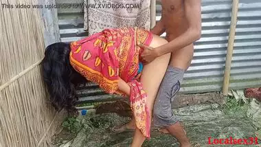 Bengali bhabi in red saree blows Desi hubby and has XXX sex outdoors