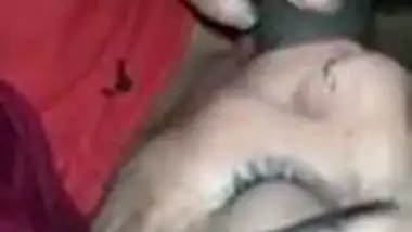 Desi wife impresses guy with XXX blowjob skills captured on camera