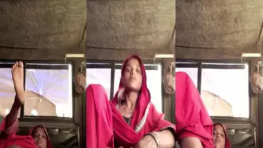 Naughty Desi slut from the village sticks veggies into XXX twat