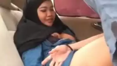 Horny HHijabi inccar