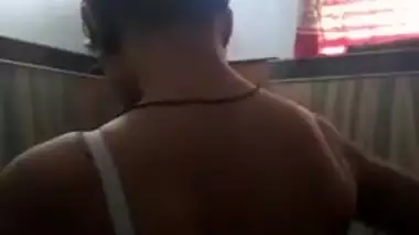 Desi Girl Shows her Boobs