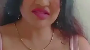 Big Boob B-Grade Actress Soniya Maheshwari Huge Cleavage Show