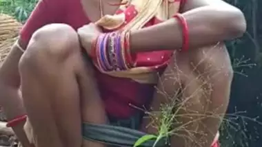 Desi village bhabi sexy pee