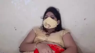 Sexy Bhabhi fingering her pussy