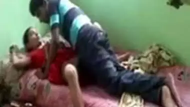 नर्म गद्दे पर चुदासी भाभी की ठुकाई