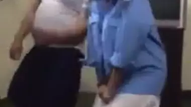 pakistani police man dacing with raand