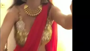 Hot Indian Girl Dance In Sari - Movies....