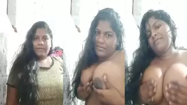 Indian girl shows her big boobs