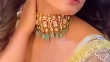 Hina khan Hot Look cleeavage show