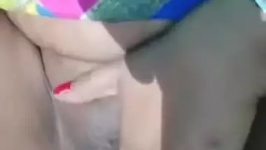 Desi village bhabi fing her pussy