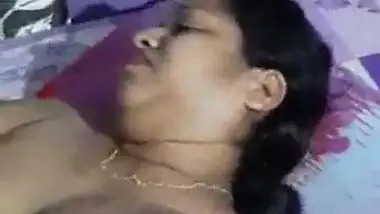 Bengali wife bare show MMS sex video