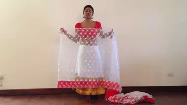 Indian Girl Giving Sari Lesson - Movies.