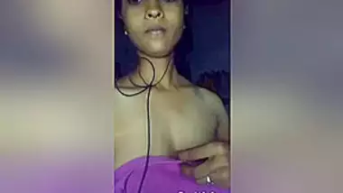 Today Exclusive-cute Tamil Girl Showing Her Boobs And Pussy