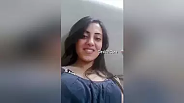 Today Exclusive- Horny Paki Girl Sucking Her Boobs